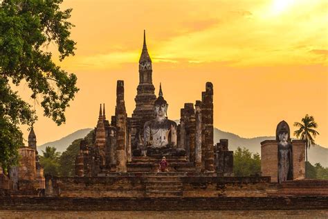 El Saqueo de Sukhothai por los Khmer: Un Contraataque Estratégico y la Consolidación del Reino Tailandés